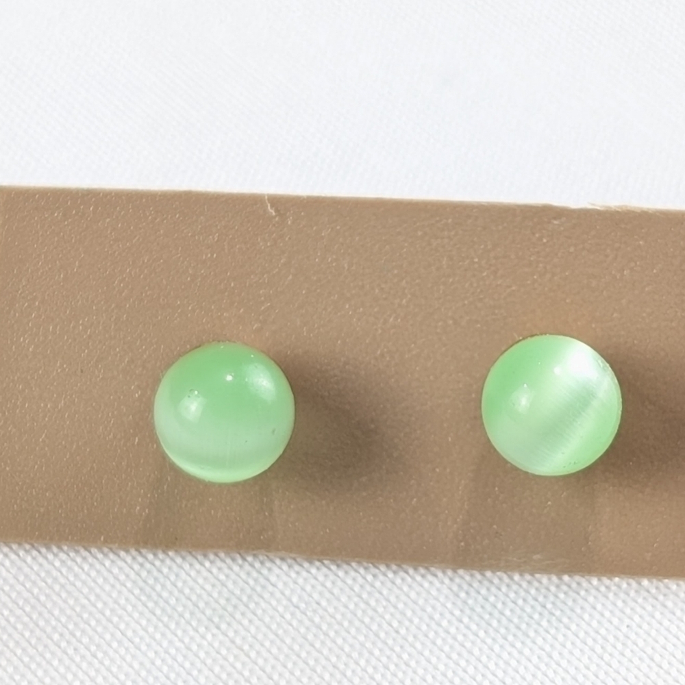 🔖 Green Stud Earrings